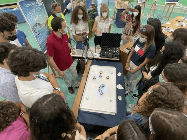 Figure 1 for What Can Robots Teach Us About The COVID-19 Pandemic? Interactive Demonstrations of Epidemiological Models Using a Swarm of Brushbots