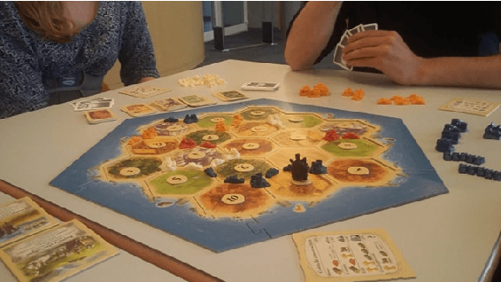 Figure 1 for A Multi-Party Dialogue Ressource in French